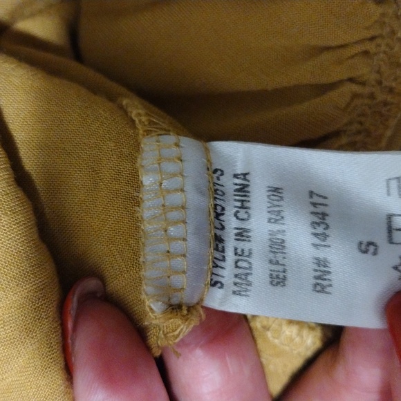 Yellow Oversized Rumper with pockets Size Small - Picture 6 of 6